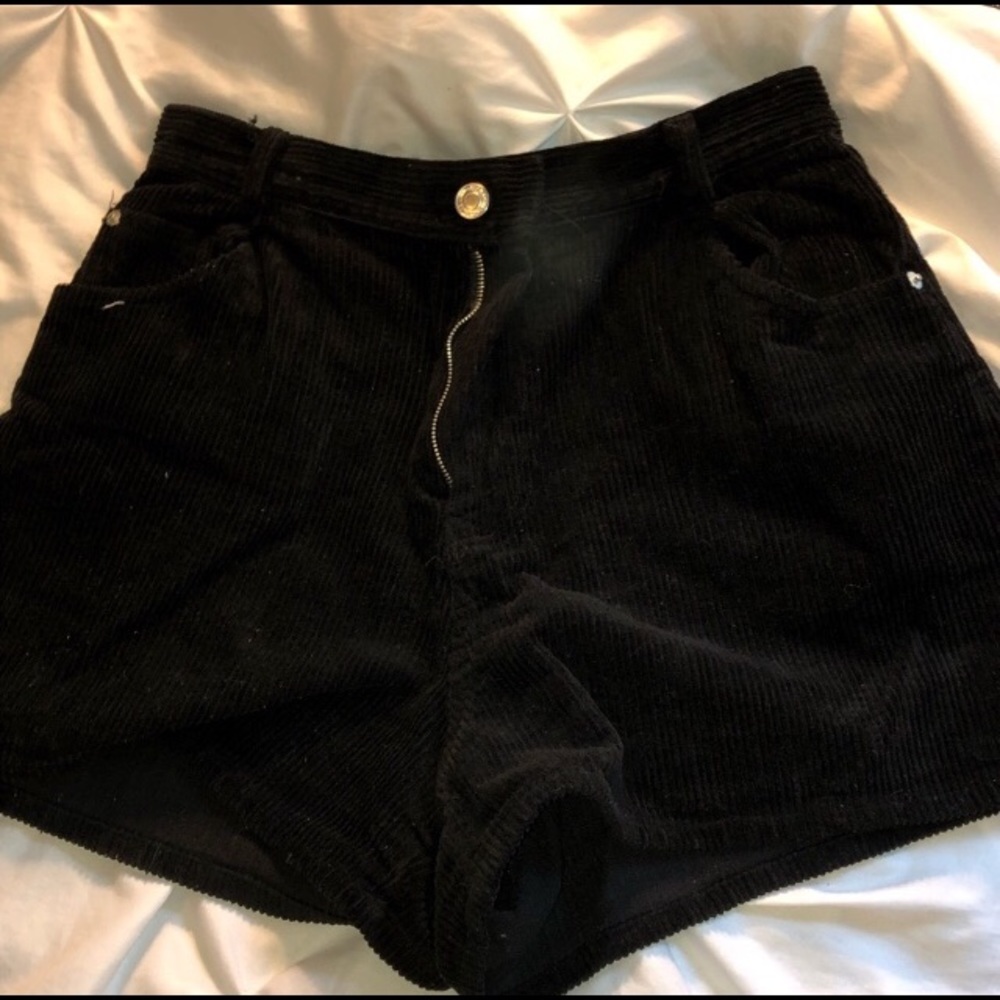 Corduroy high-waisted shorts